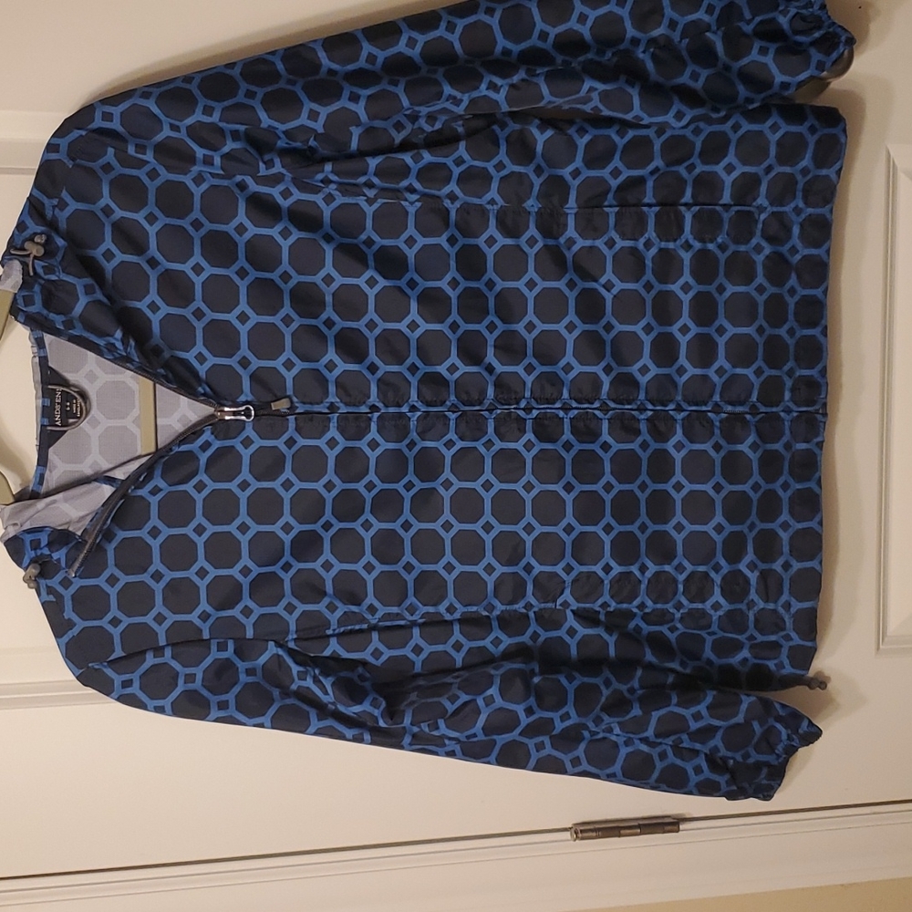 Womens size 6-8 Lands End raincoat